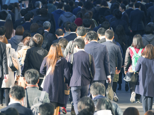 都会　通勤　イメージ