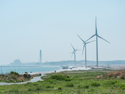 海岸沿いの風力発電地帯
