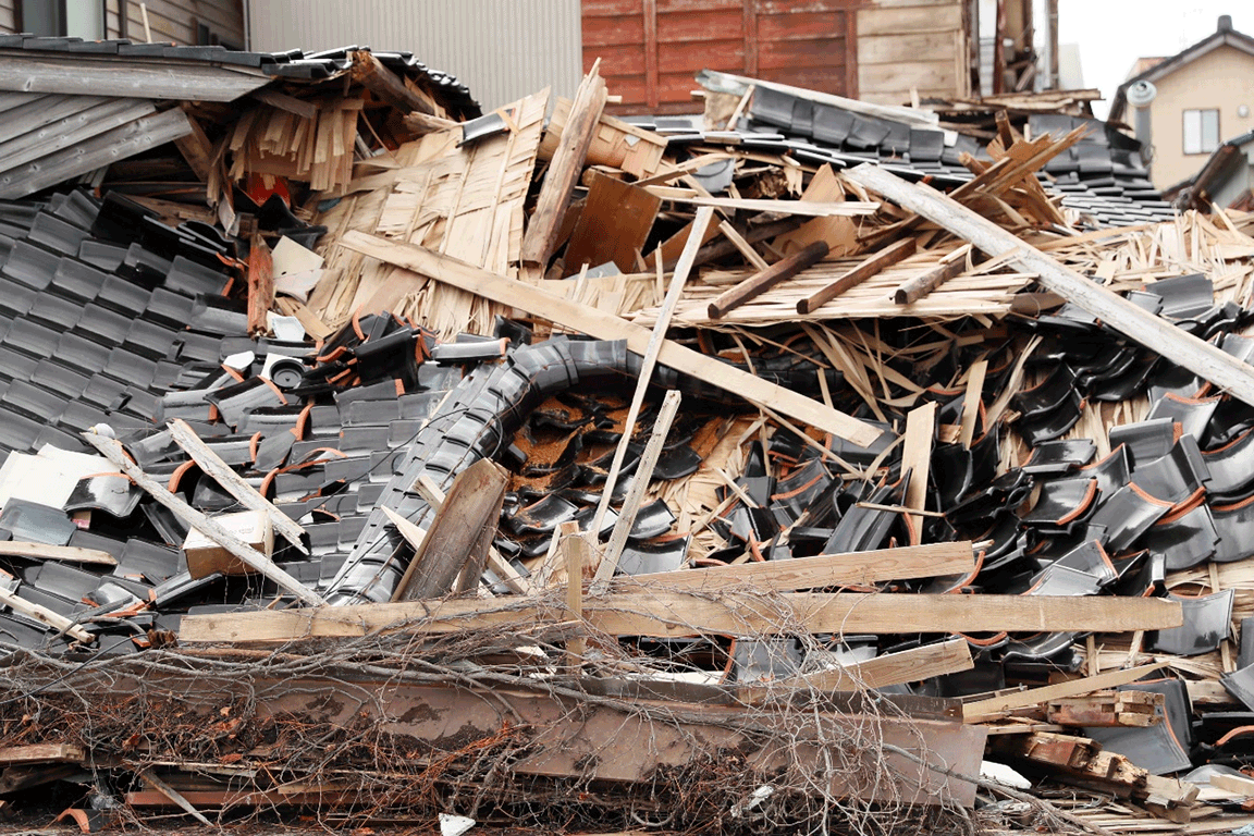 輪島市内の倒壊した家屋の画像